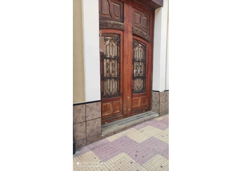 Bardzo duży dom blisko starówki i centrum miasta i 1km od plazy w Cullera